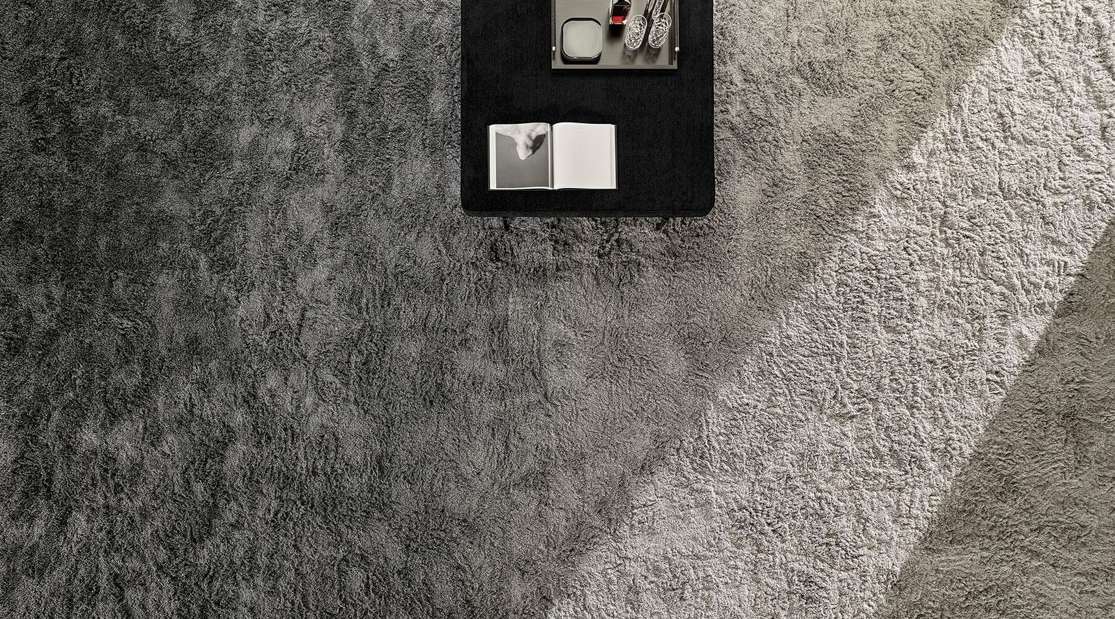 Minotti Ковер Wisp Rainbow от Minotti — в интерьере
