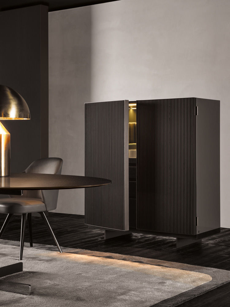 Minotti Шкаф с деревянными дверцами Aylon от Minotti — в интерьере