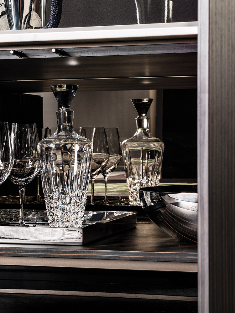 Minotti Креденция Calder Bronze "Sideboard' от Minotti — в интерьере