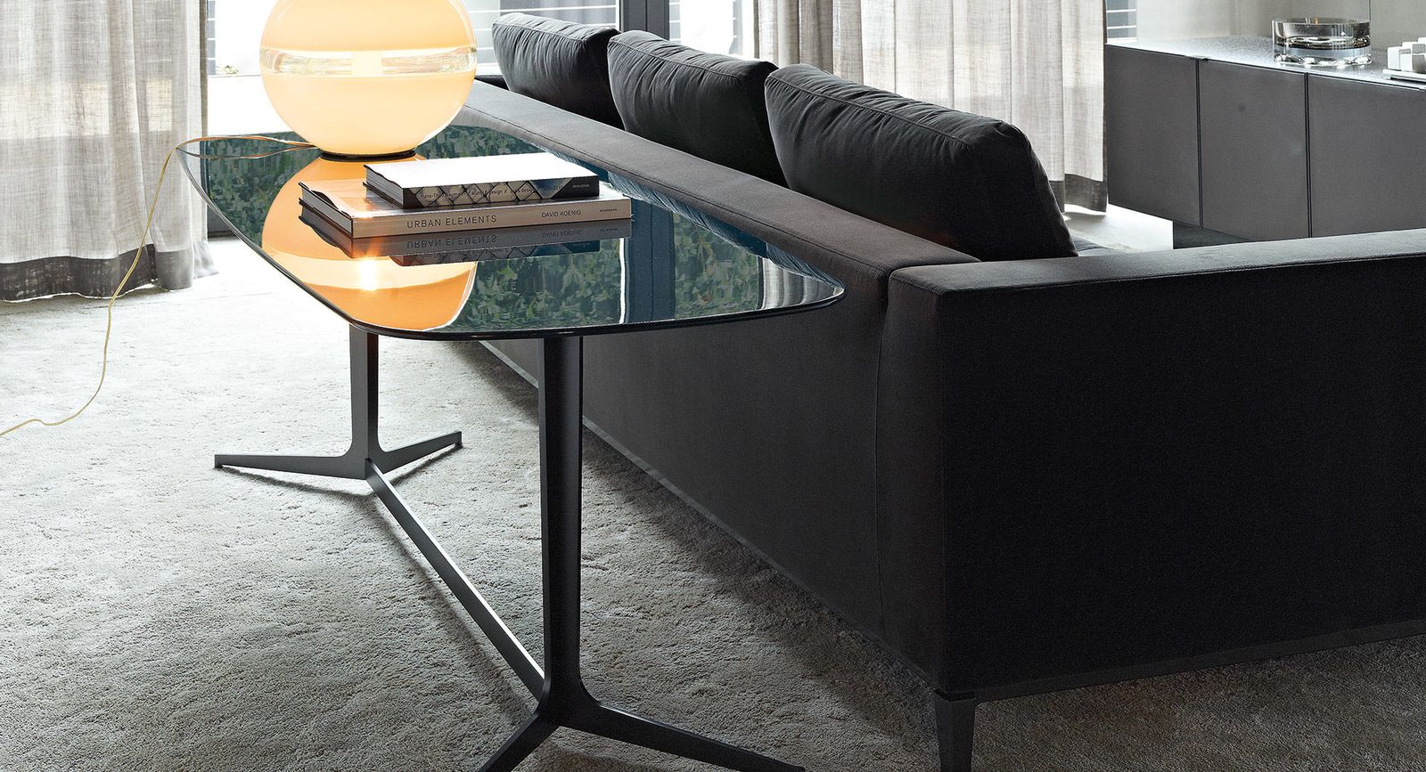 Minotti Консоль Clyfford 'Console" от Minotti — в интерьере
