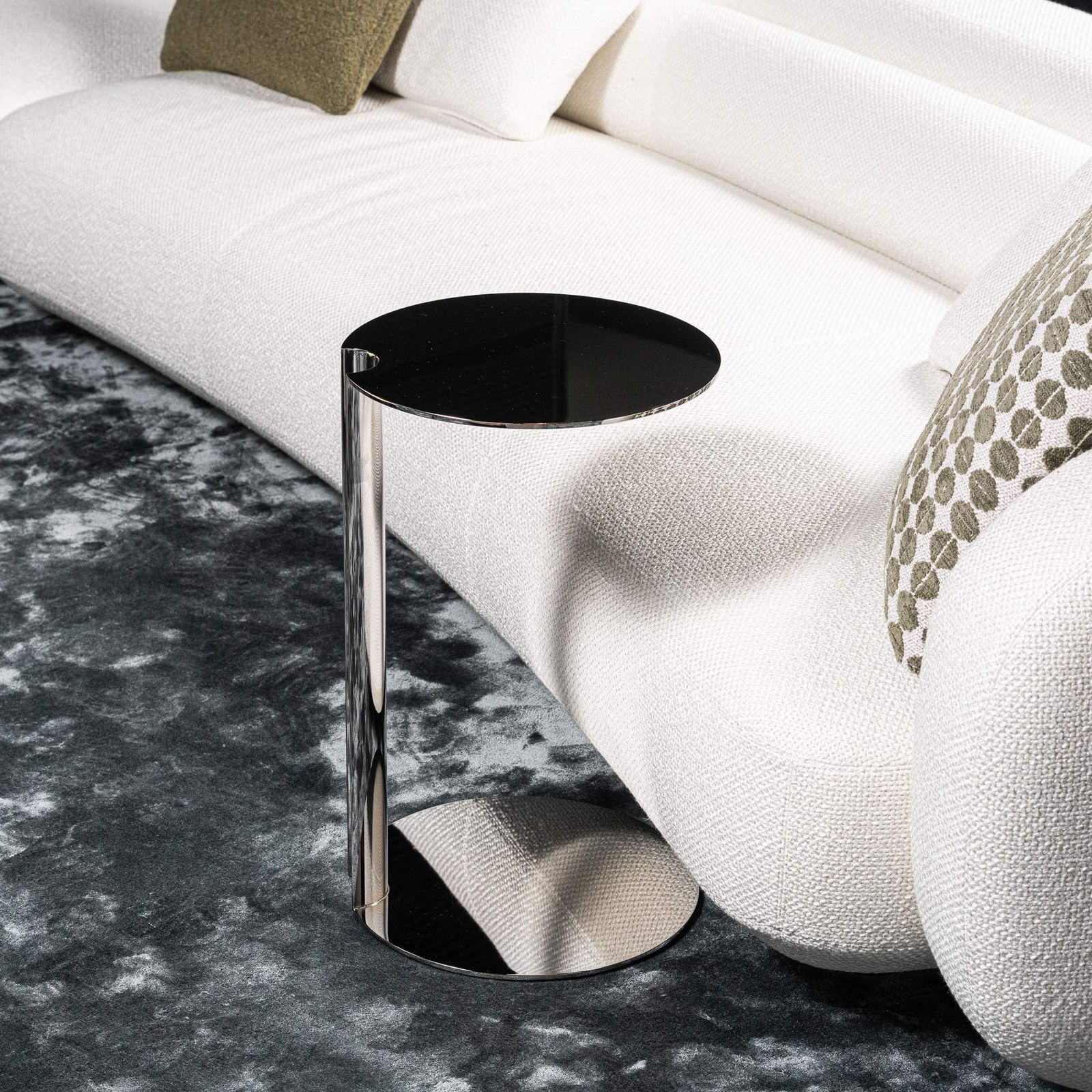 Minotti Журнальный столик Nay Chrome от Minotti — в интерьере