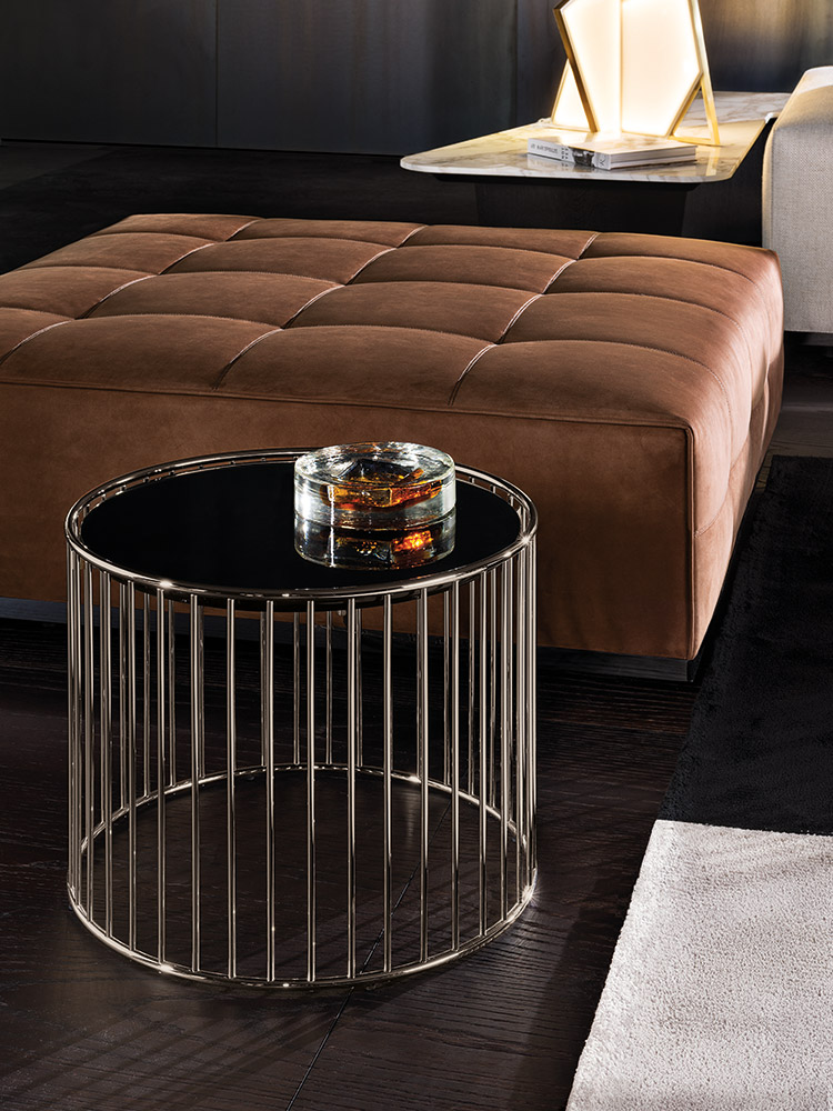 Minotti Журнальный столик Caulfield "Gold"-"Black-Nickel" от Minotti — в интерьере