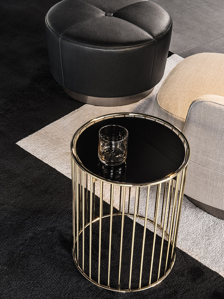Minotti Журнальный столик Caulfield "Gold"-"Black-Nickel" от Minotti — в интерьере