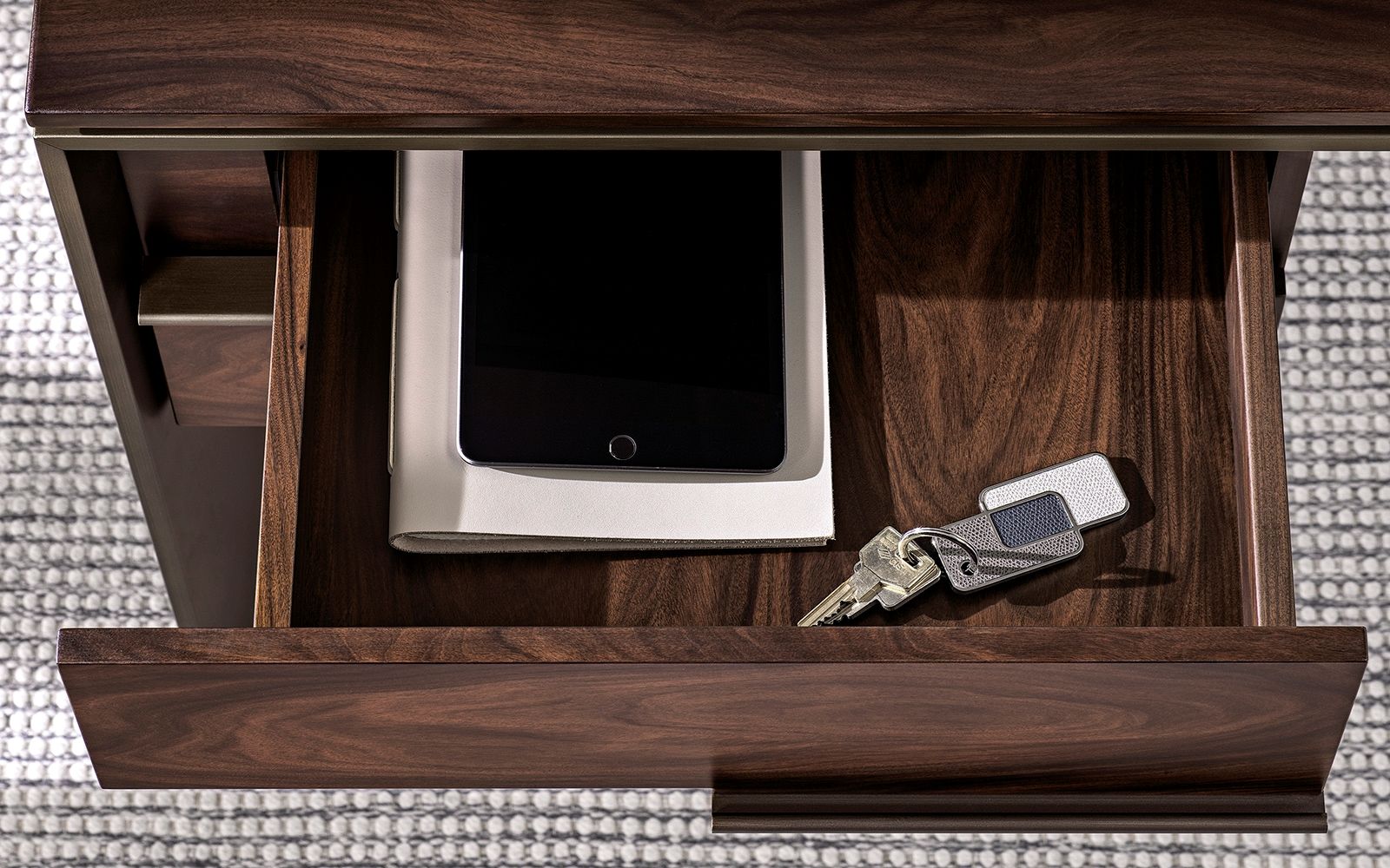Minotti Письменный стол Linha Studio от Minotti — в интерьере