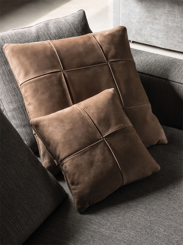 Minotti Подушка Cross от Minotti — в интерьере