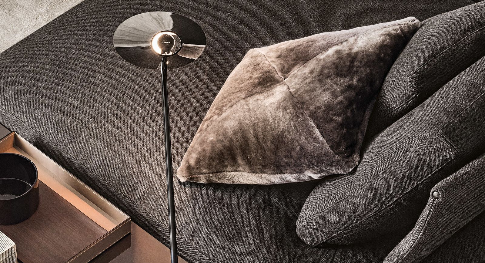 Minotti Подушка Shearling от Minotti — в интерьере