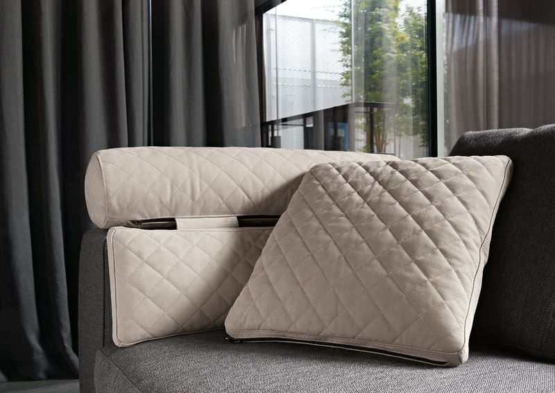 Minotti Подушка Claire от Minotti — в интерьере
