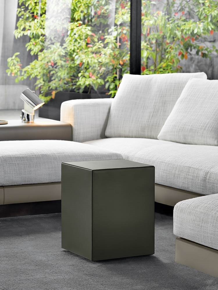 Minotti Пуф Solid "Saddle-Hide" от Minotti — в интерьере