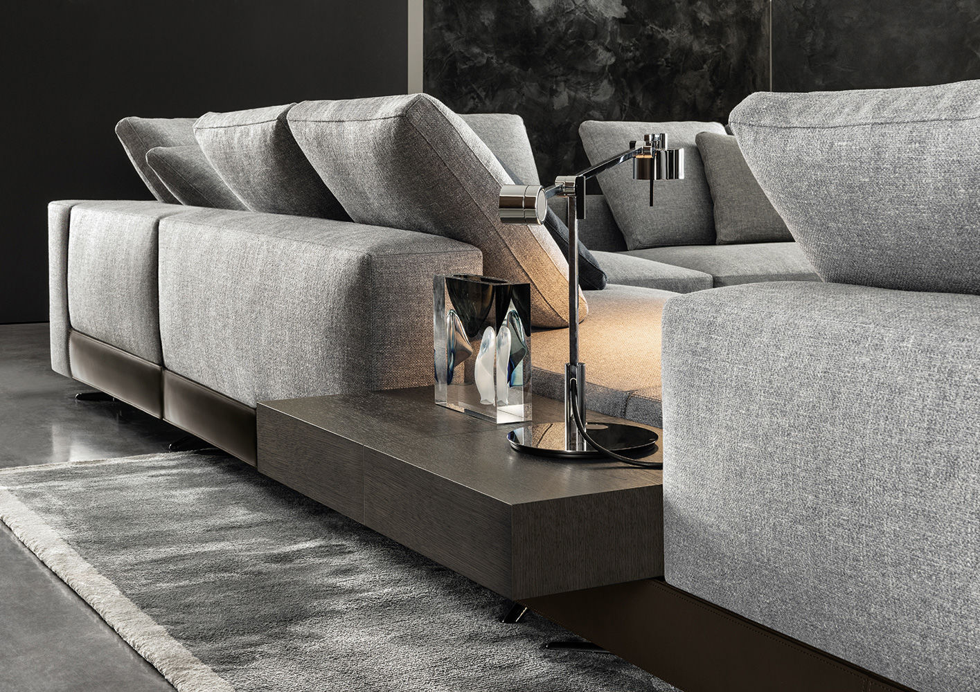 Minotti Диван White "Saddle-Hide" от Minotti — в интерьере