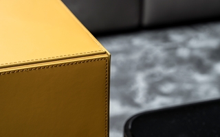 Minotti Пуф Solid "Saddle-Hide" Mustard от Minotti — в интерьере