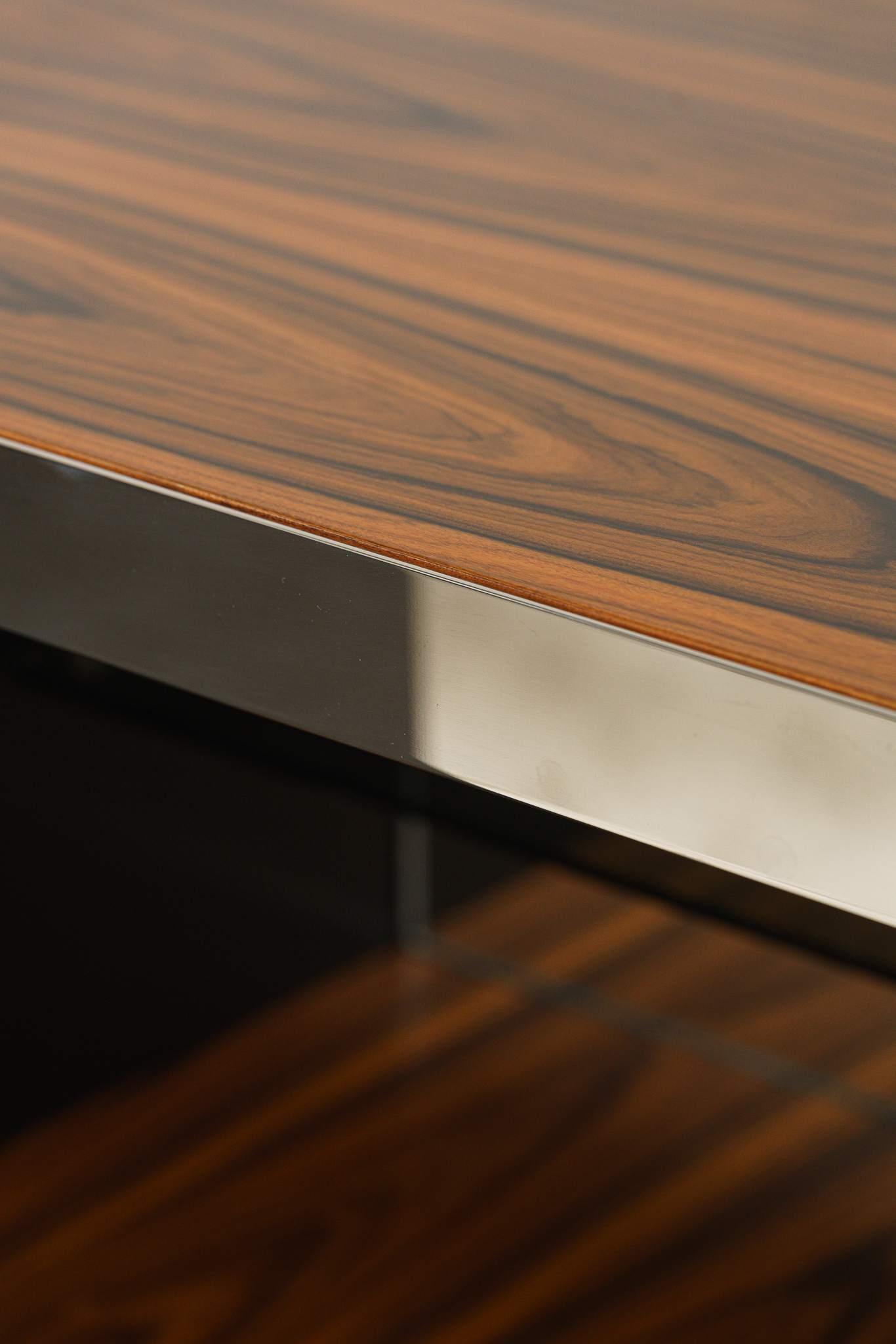 Minotti Комод Jason glossy Moka/Palisandr от Minotti — в интерьере