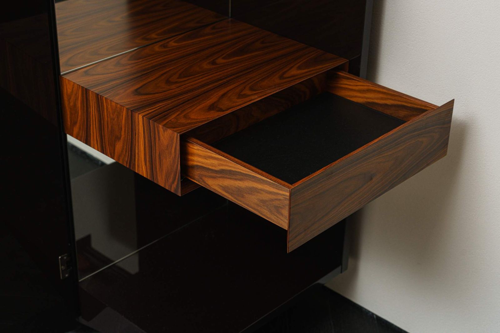 Minotti Комод Jason glossy Moka/Palisandr от Minotti — в интерьере