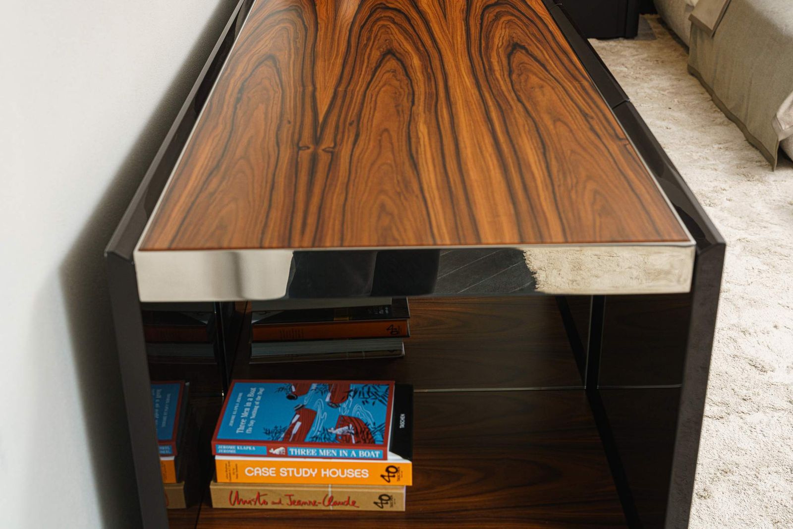 Minotti Комод Jason glossy Moka/Palisandr от Minotti — в интерьере