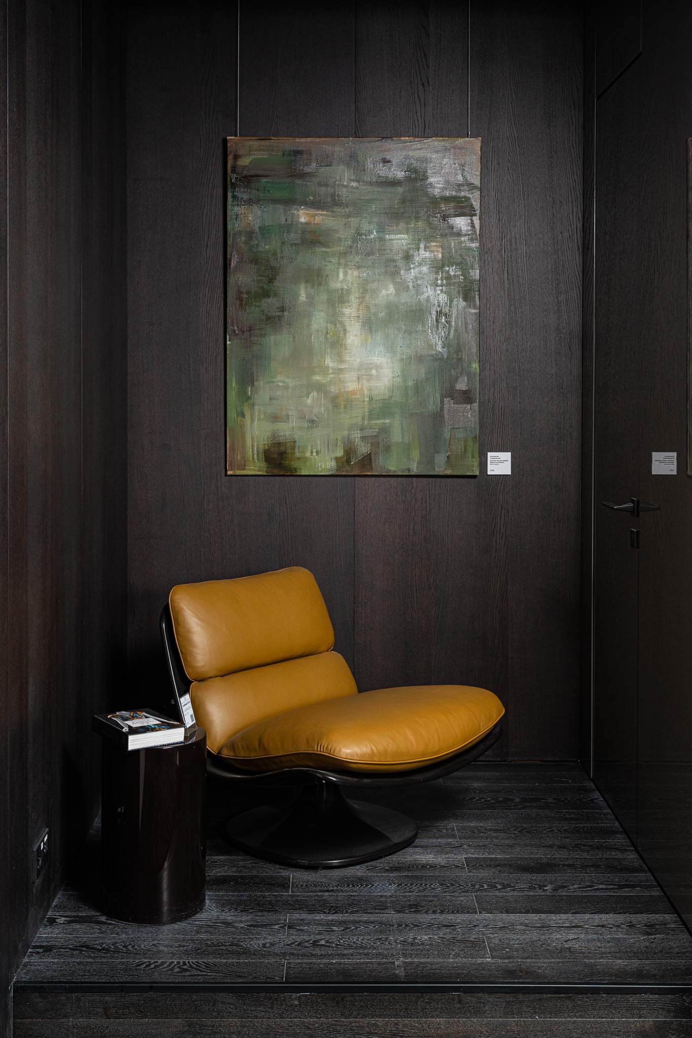 Minotti Кресло Pattie Senape/Moka от Minotti — в интерьере