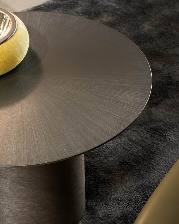 Minotti Журнальный столик Tokie Brushed bronze от Minotti — в интерьере