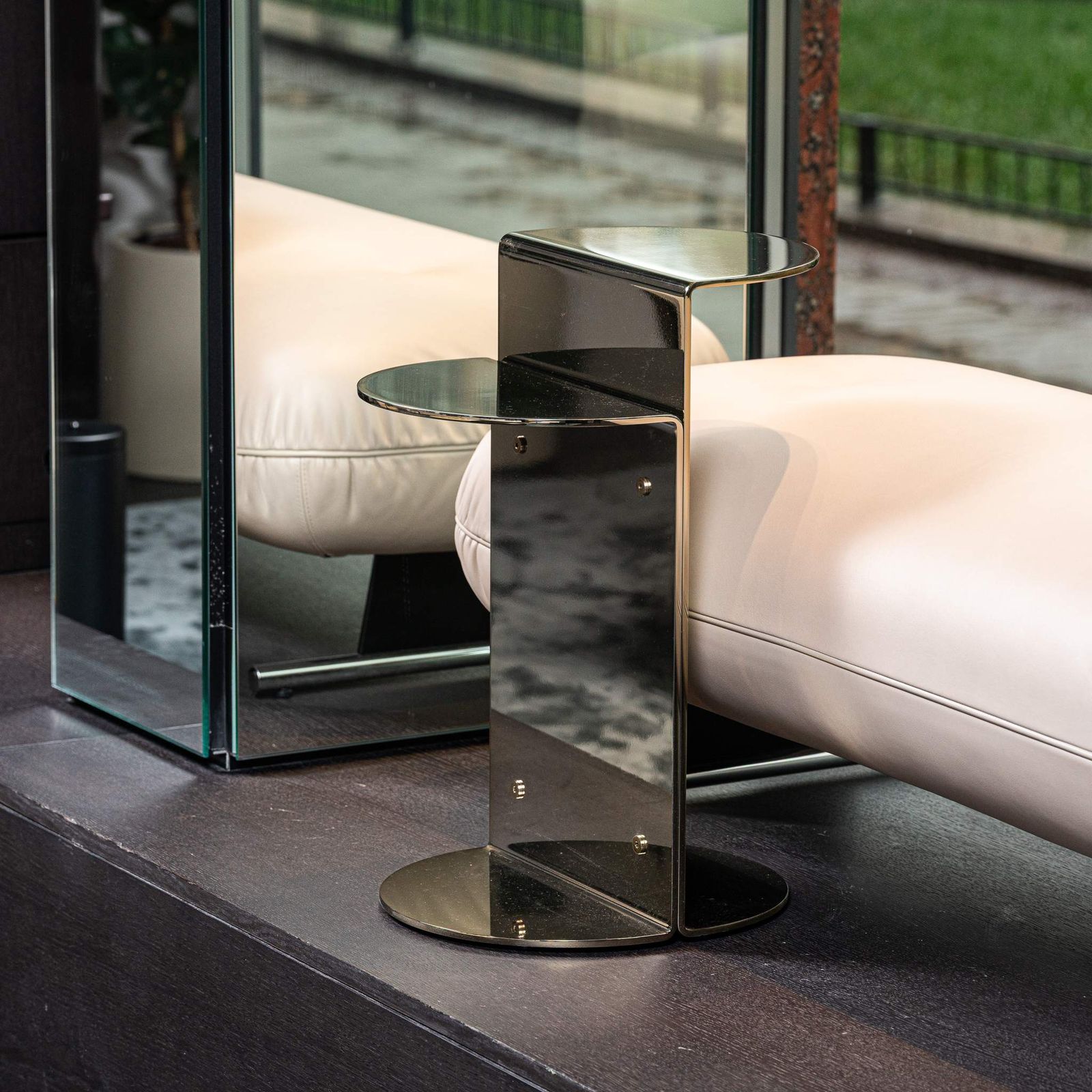 Minotti Журнальный столик Flirt Polished Light Gold от Minotti — в интерьере