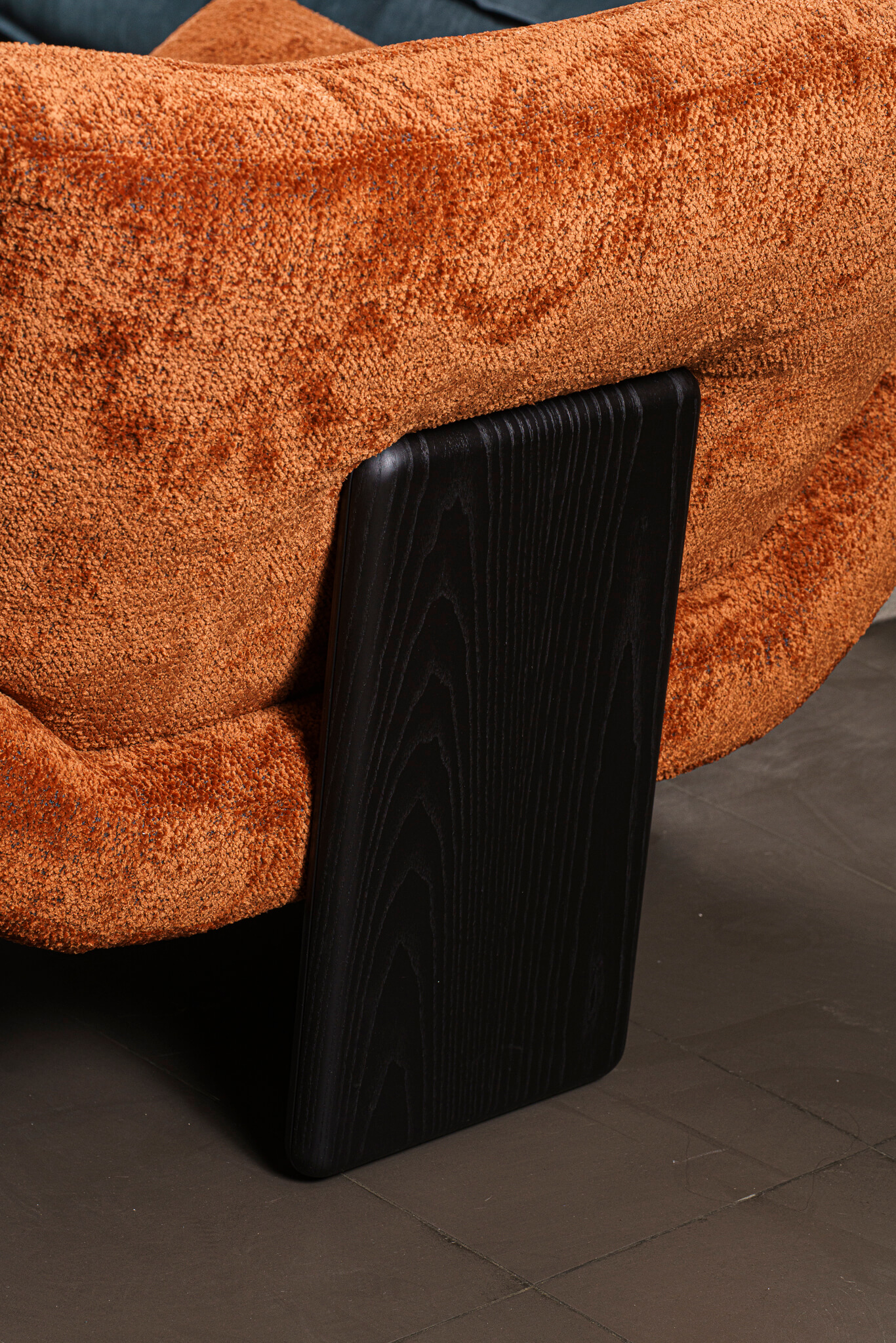 Minotti Кресло Emmi Teddy rame от Minotti — в интерьере