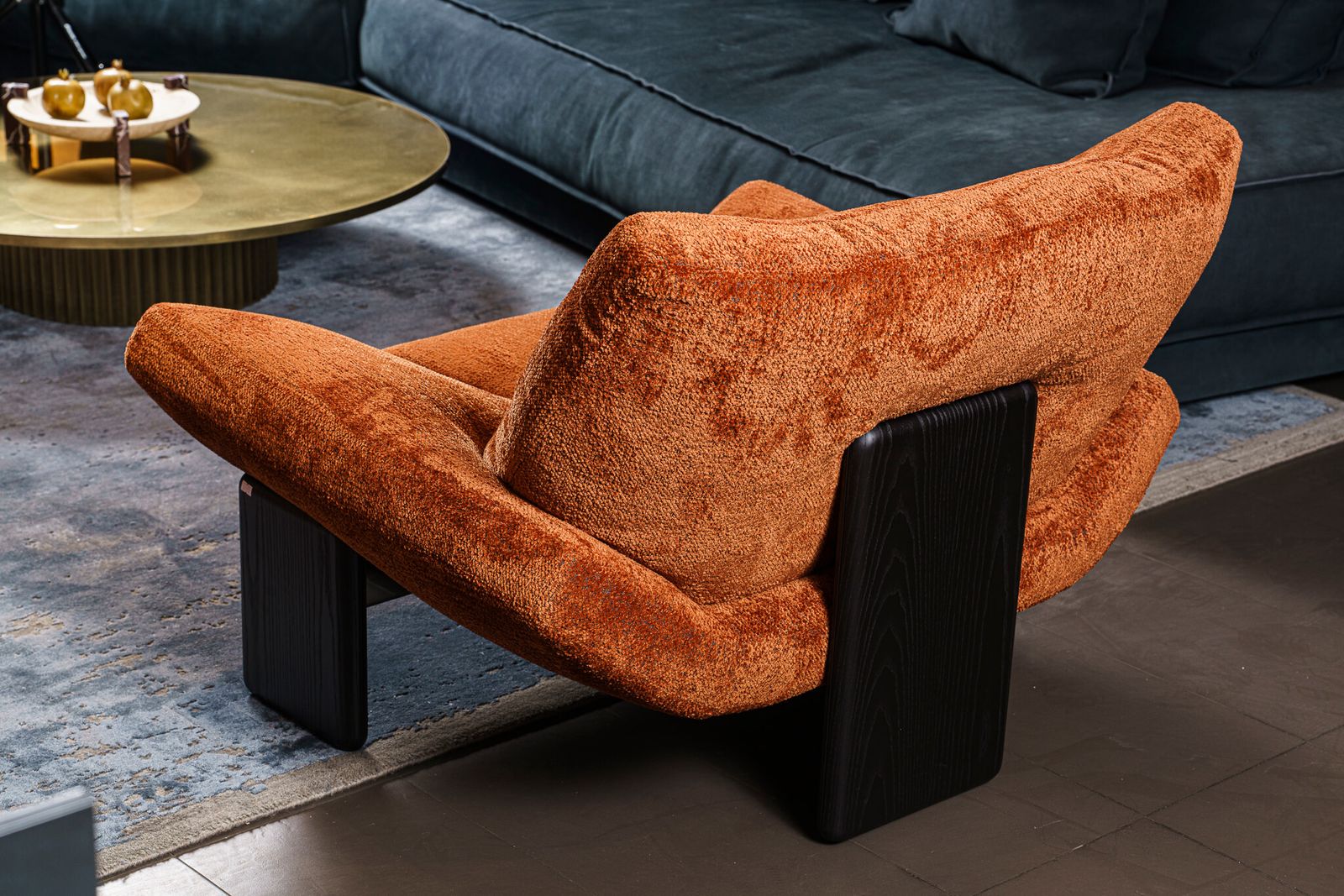 Minotti Кресло Emmi Teddy rame от Minotti — в интерьере