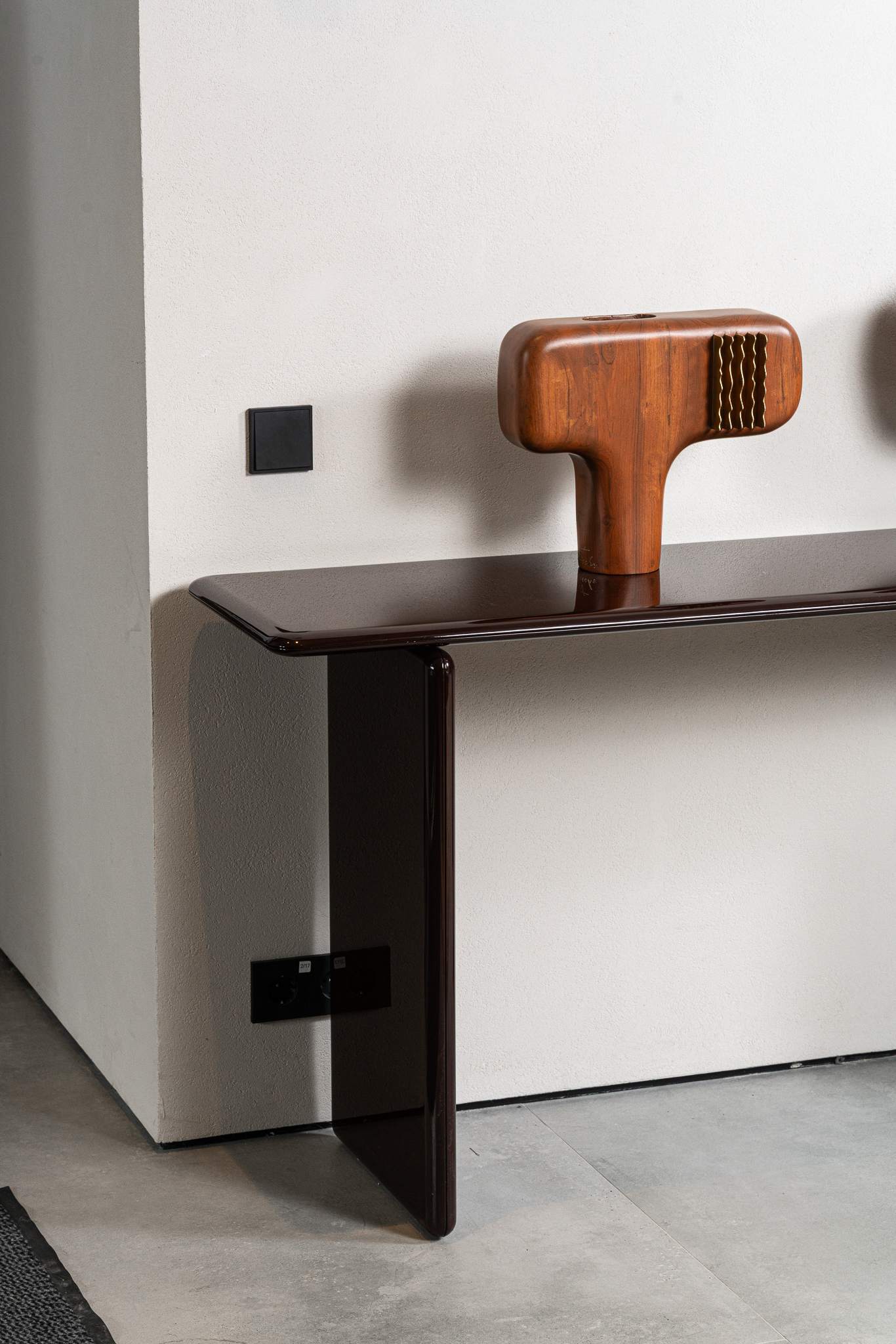 Minotti Консоль Drake Rosso Levanto / Lac.Burnt Brown от Minotti — в интерьере