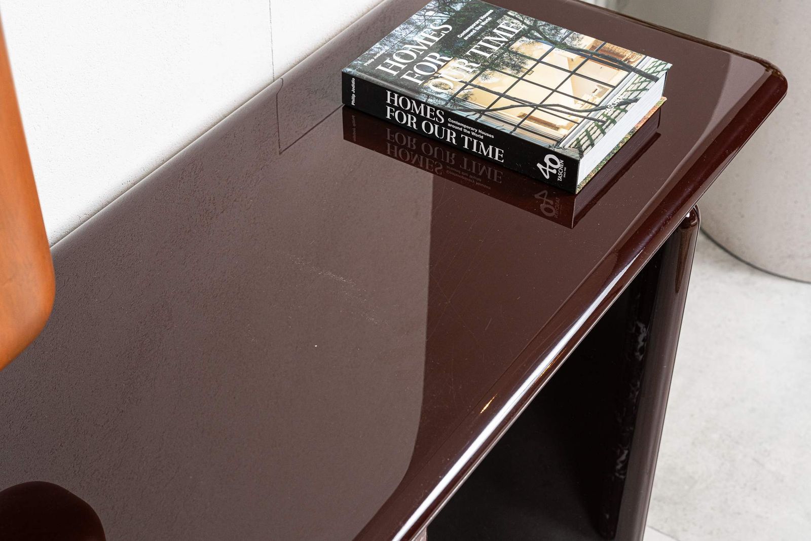 Minotti Консоль Drake Rosso Levanto / Lac.Burnt Brown от Minotti — в интерьере