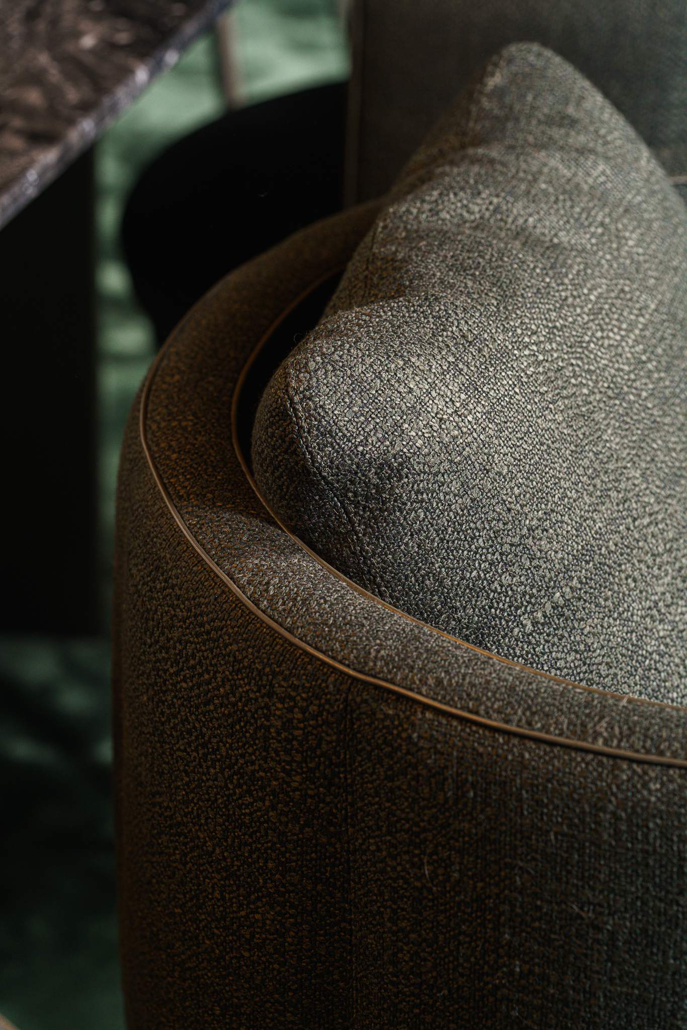 Minotti Стул обеденный Torii Swivel Muschio от Minotti — в интерьере