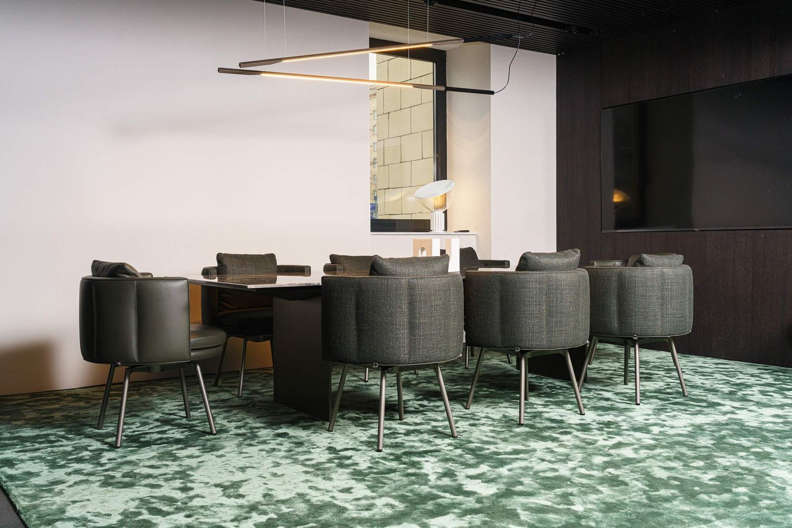 Minotti Стул обеденный Torii Swivel Muschio от Minotti — в интерьере
