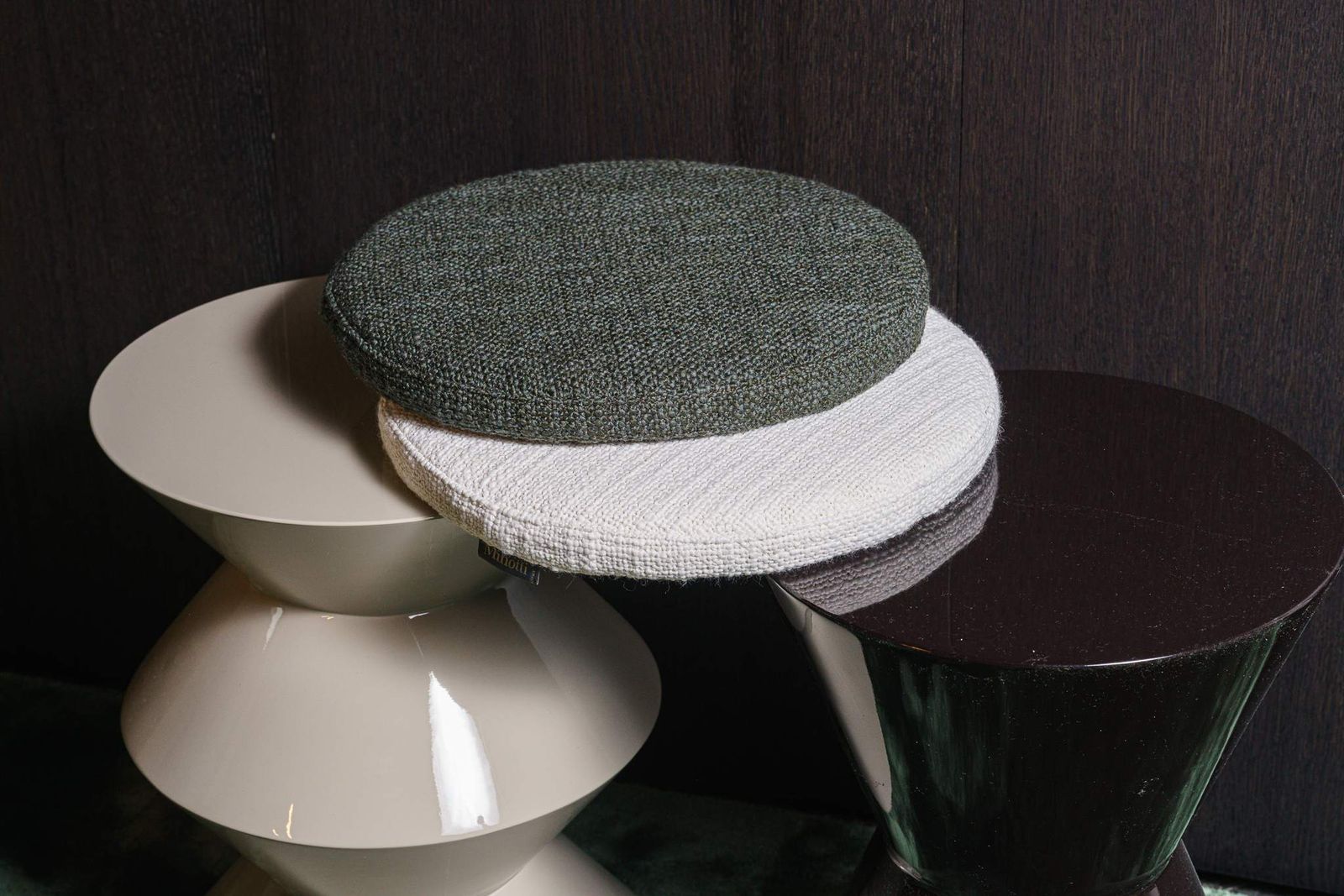 Minotti Пуф/Столик с подушкой Cesar Sand от Minotti — в интерьере