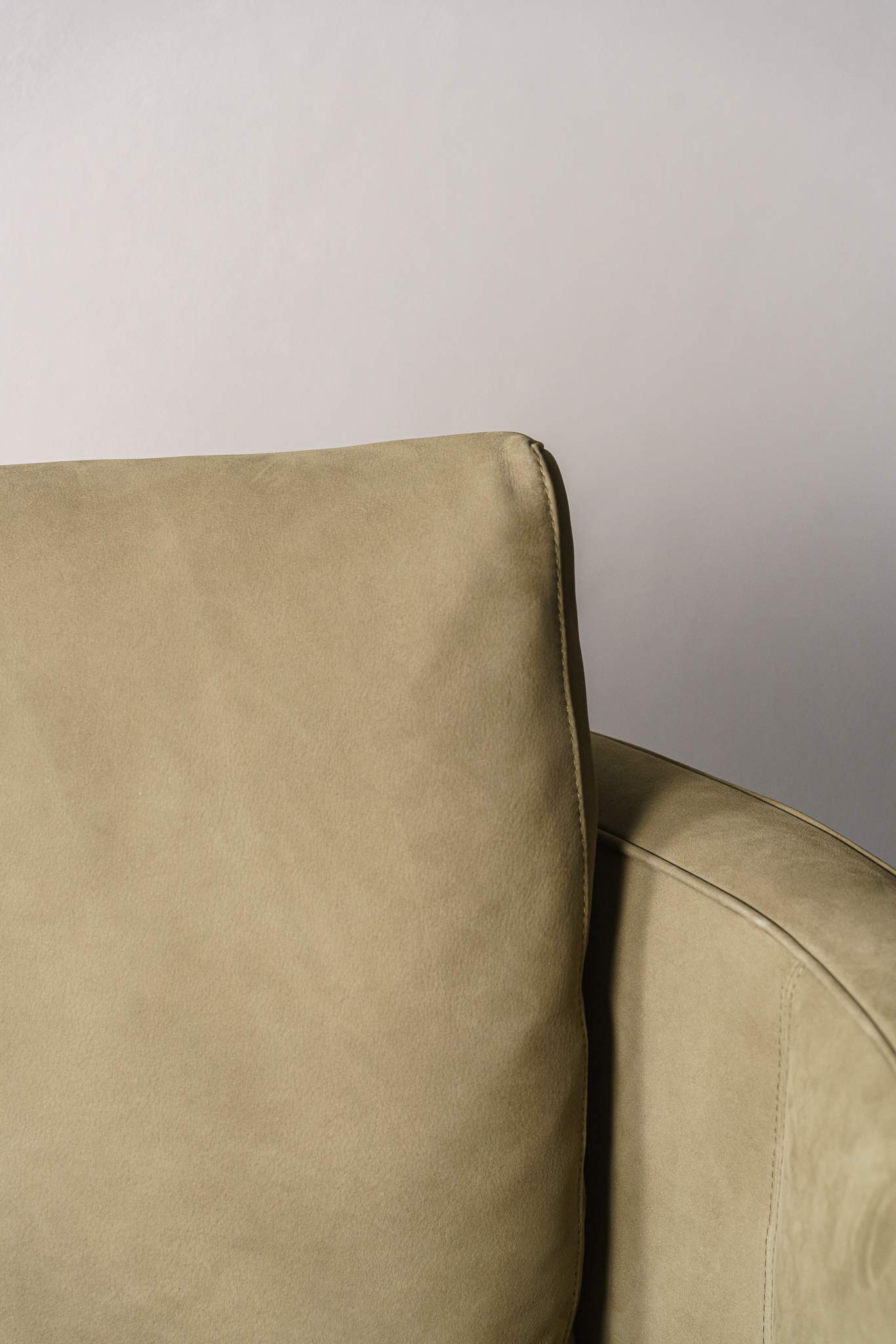 Minotti Кресло Torii Bold Swivel Oliva от Minotti — в интерьере