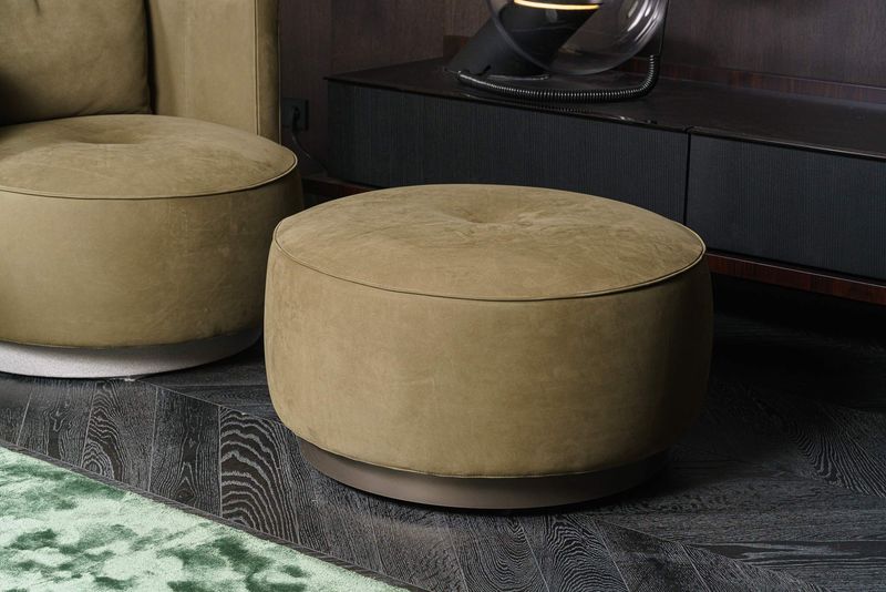 Minotti Пуф Torii Bold Oliva от Minotti — в интерьере