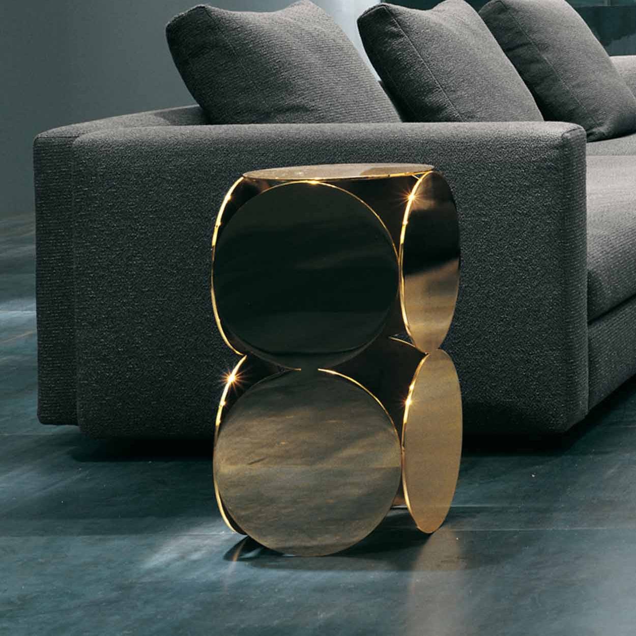 Minotti Журнальный столик Still Polished gold от Minotti — в интерьере