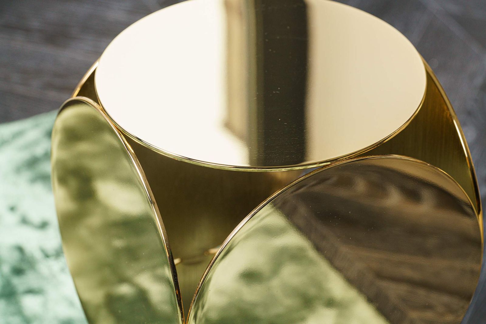 Minotti Журнальный столик Still Polished gold от Minotti — в интерьере