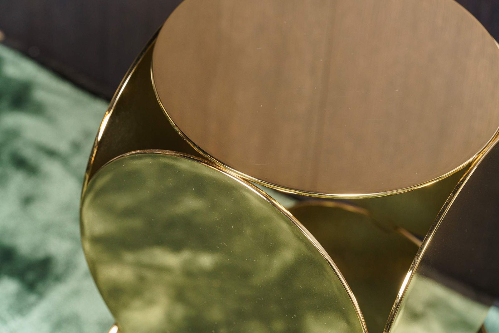 Minotti Журнальный столик Still Polished gold от Minotti — в интерьере