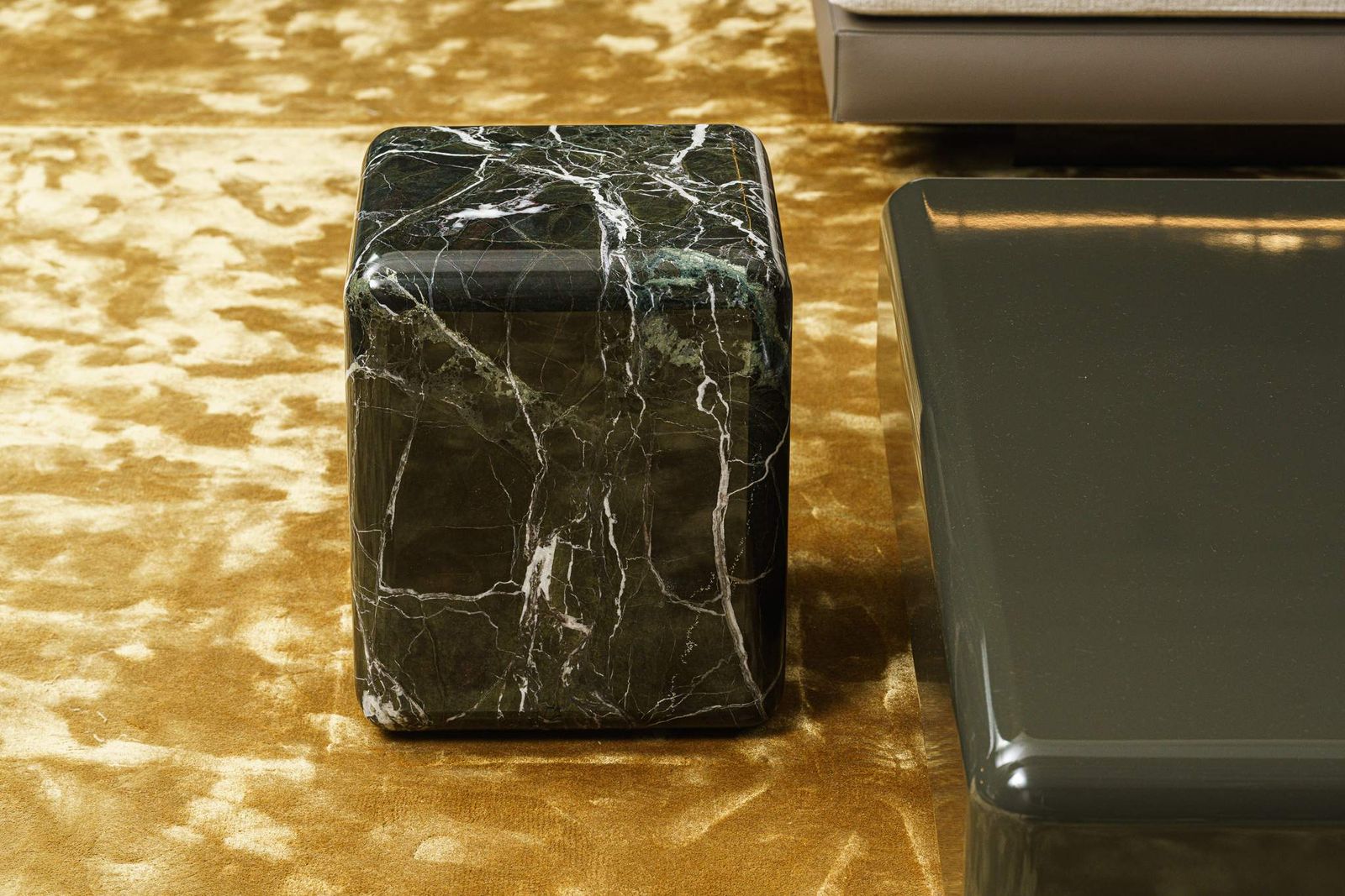 Minotti Журнальный столик Fill Verde Lepanto от Minotti — в интерьере