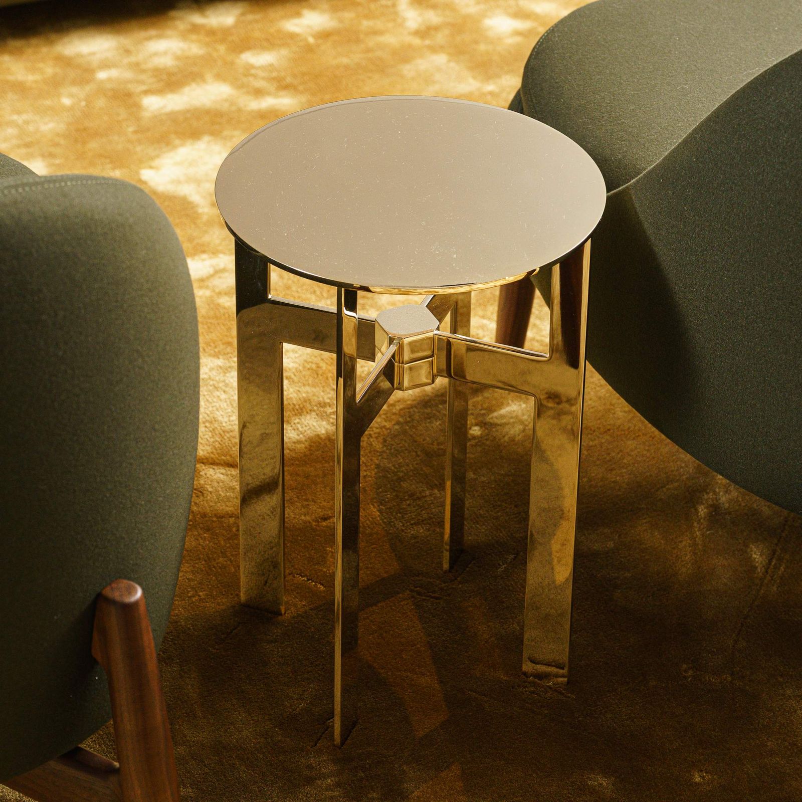 Minotti Журнальный столик Ellis Light gold от Minotti — в интерьере