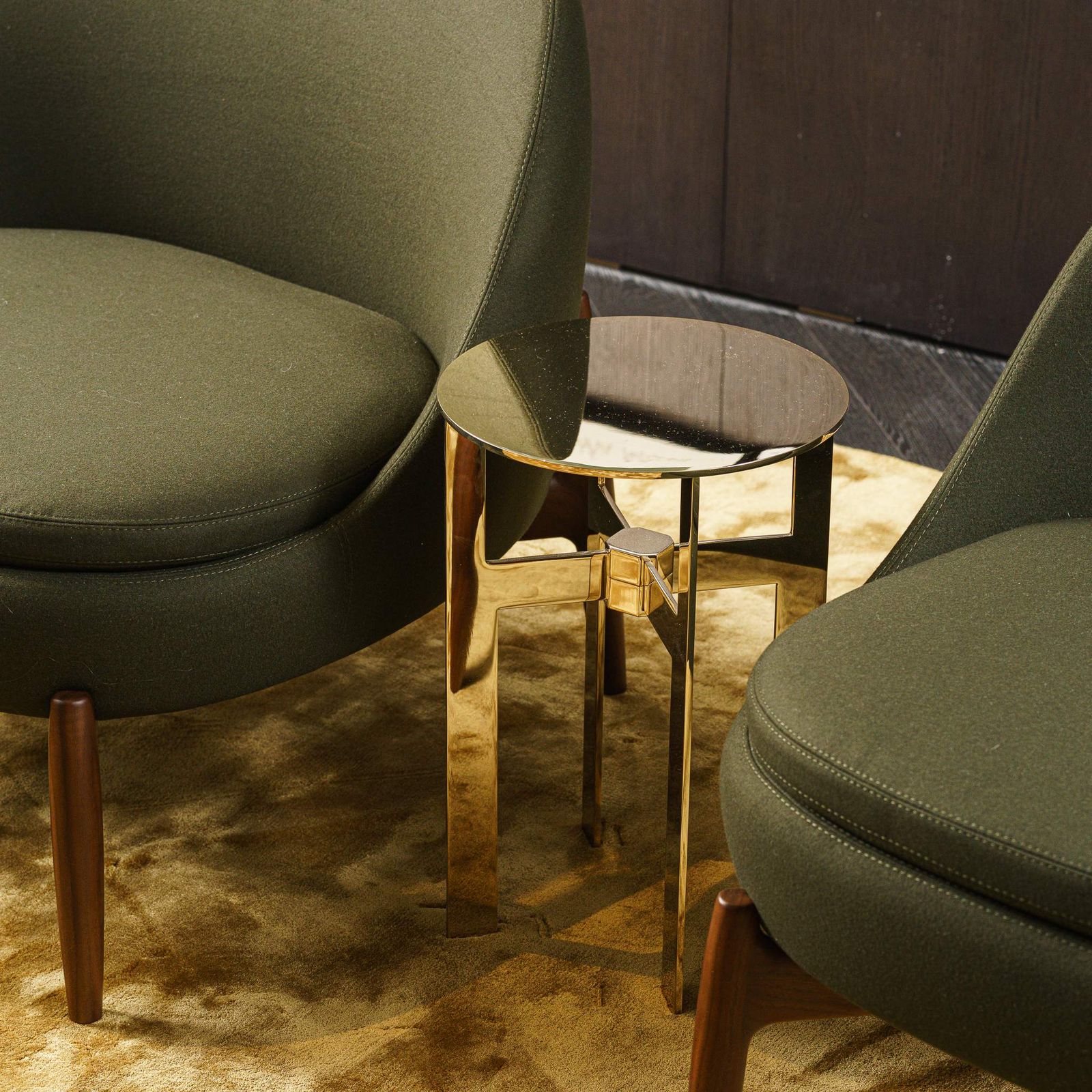 Minotti Журнальный столик Ellis Light gold от Minotti — в интерьере
