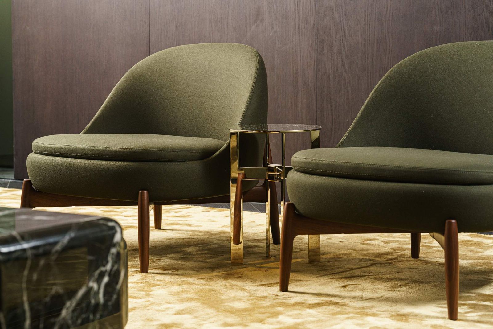 Minotti Журнальный столик Ellis Light gold от Minotti — в интерьере