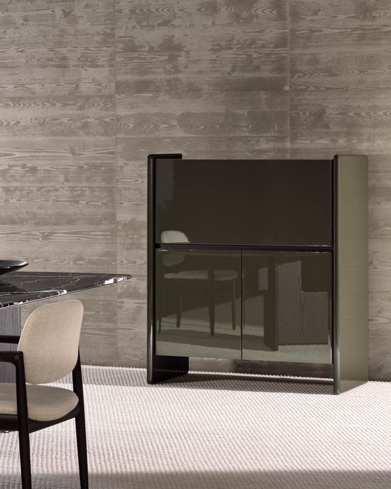 Minotti Высокий комод Logan Moss/Canaletto walnut от Minotti — в интерьере