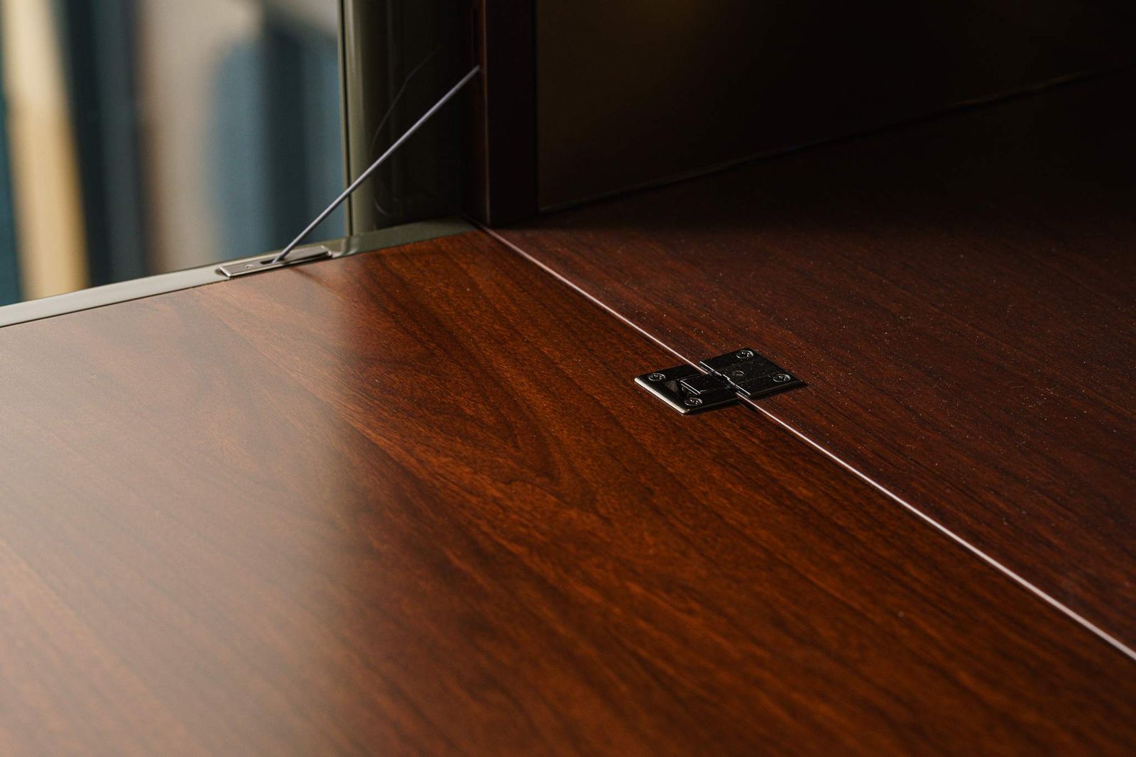 Minotti Высокий комод Logan Moss/Canaletto walnut от Minotti — в интерьере