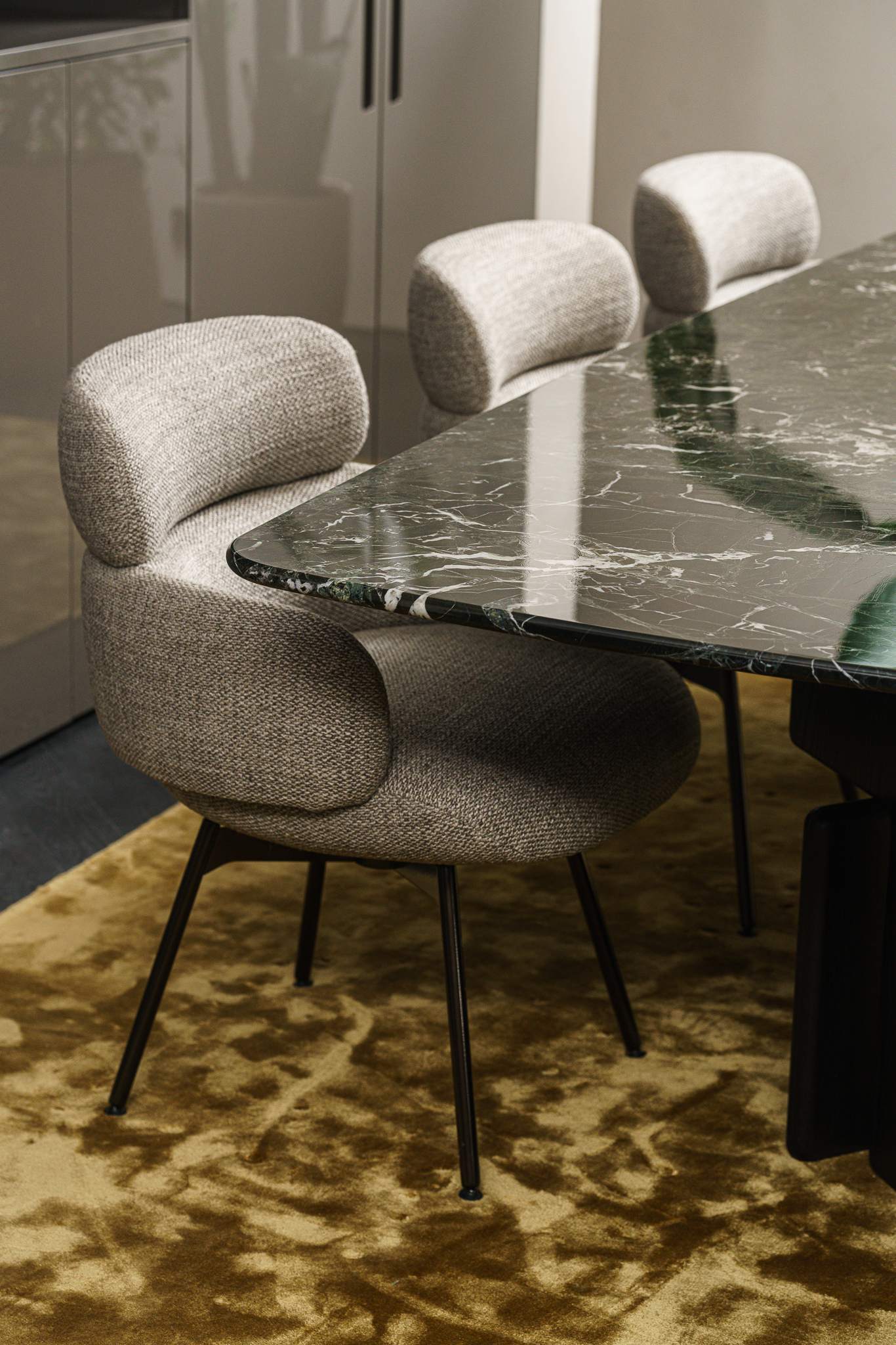 Minotti Стол Nico Verde Lepanto от Minotti — в интерьере