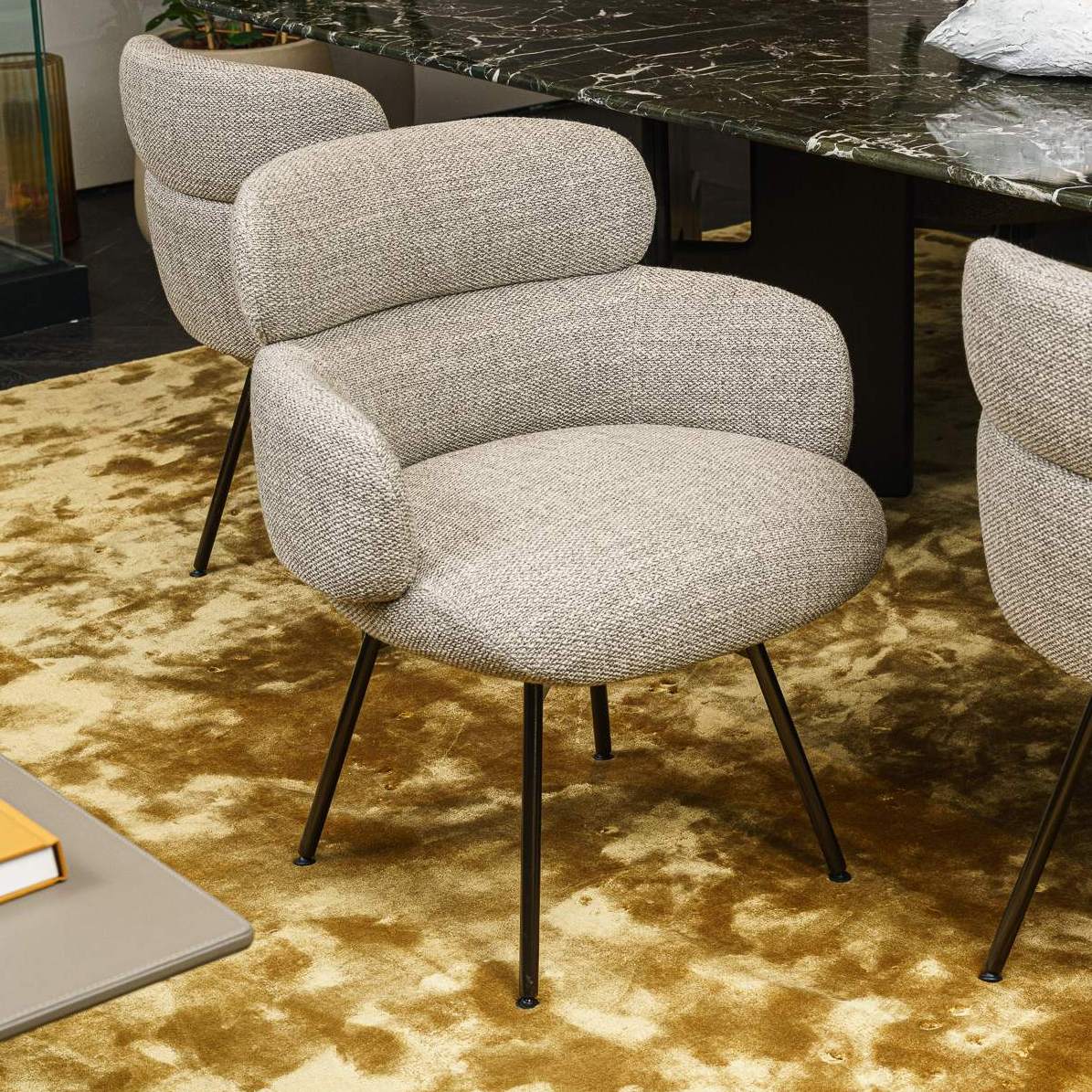 Minotti Стул Vivienne "Dining" Metallo base от Minotti — в интерьере