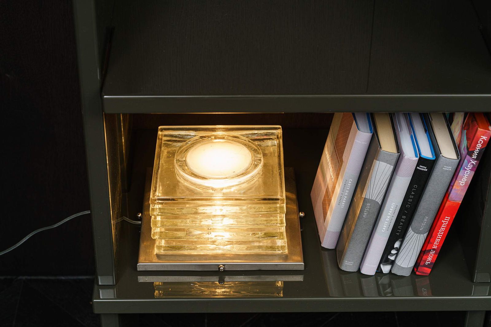 Minotti Стеллаж/библиотека Zoe 60 Moss от Minotti — в интерьере