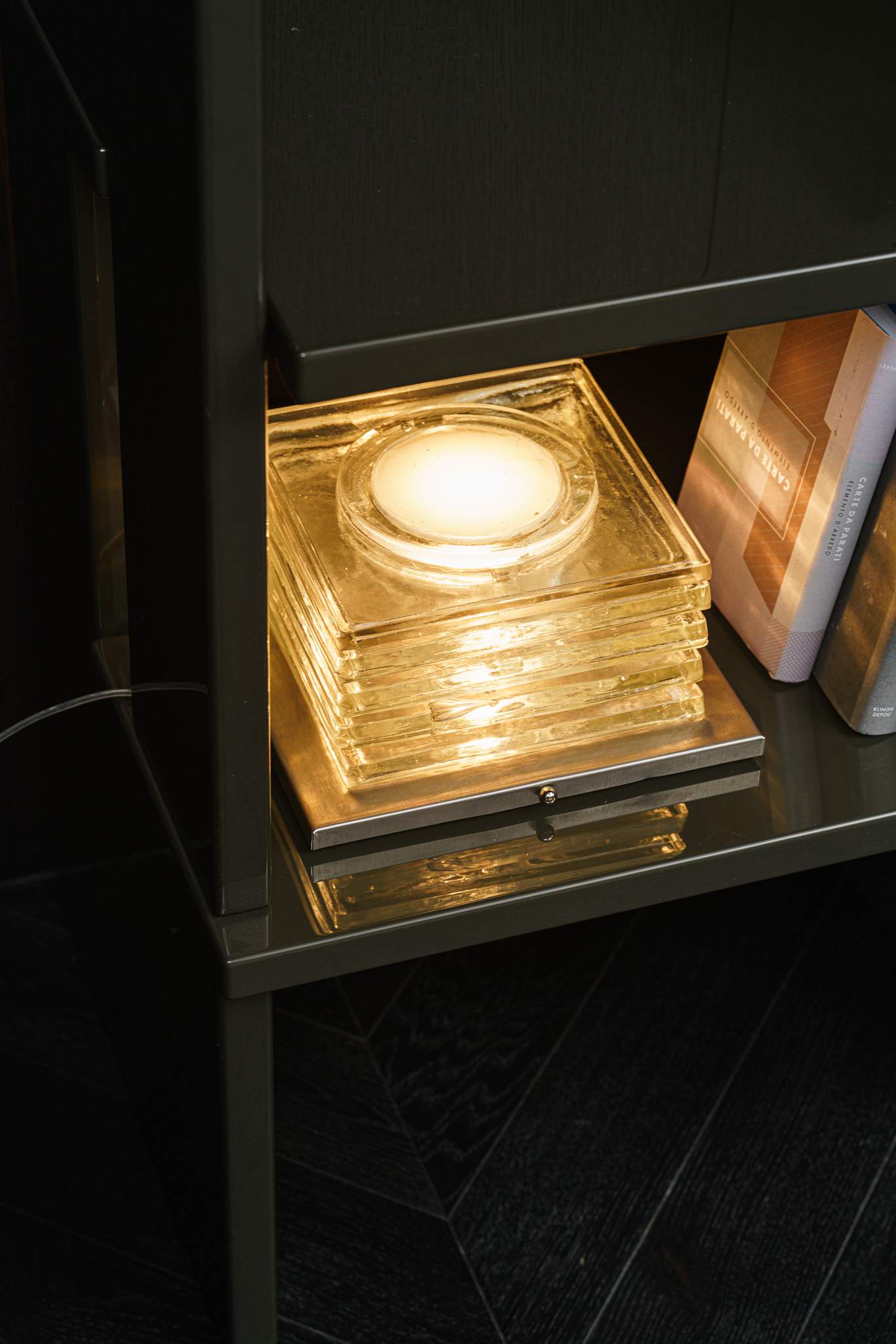 Minotti Стеллаж/библиотека Zoe 60 Moss от Minotti — в интерьере