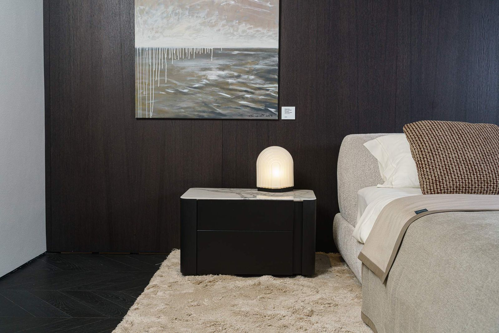 Minotti Прикроватная тумбочка Lou SX от Minotti — в интерьере