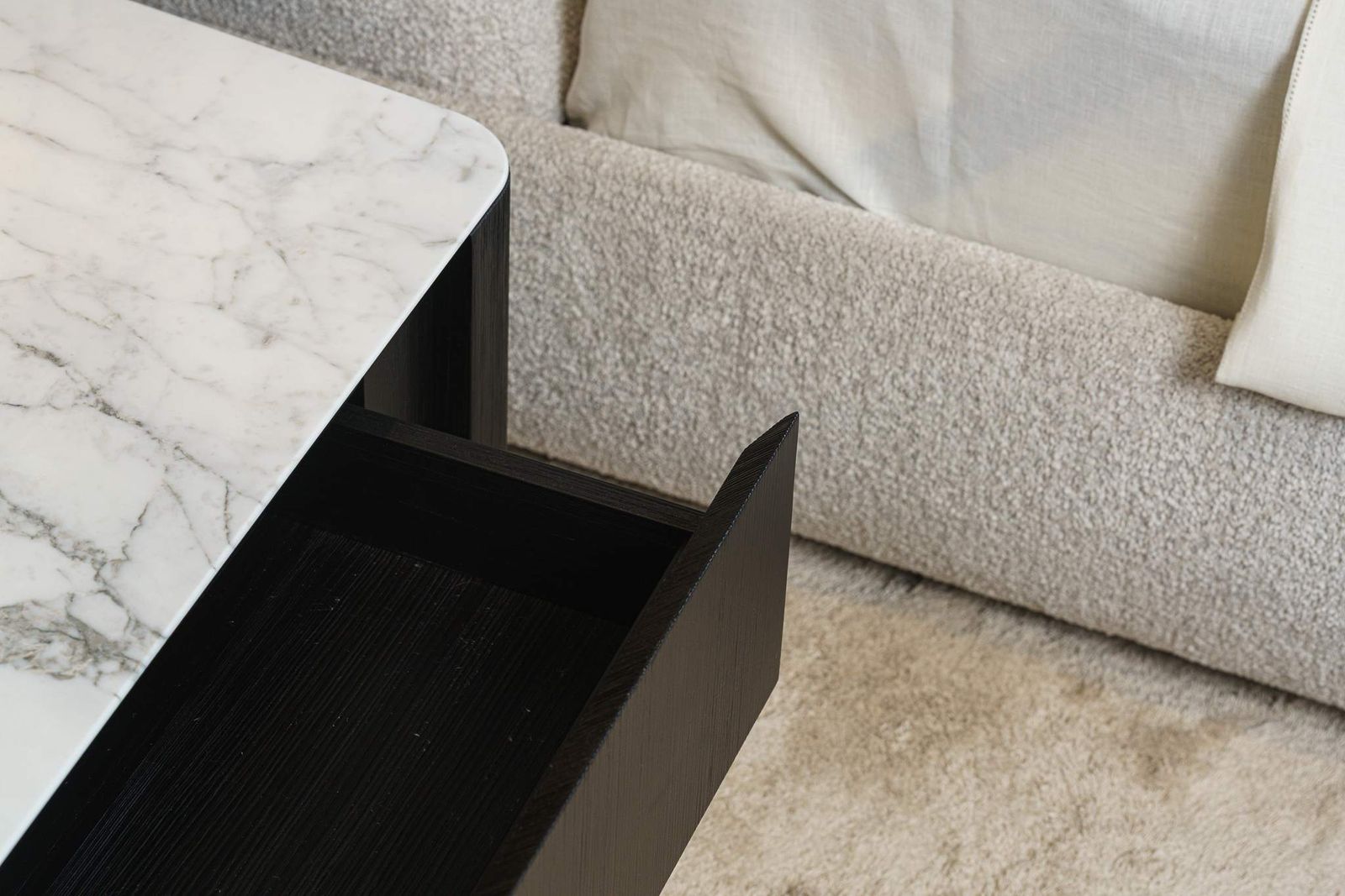 Minotti Прикроватная тумбочка Lou SX от Minotti — в интерьере