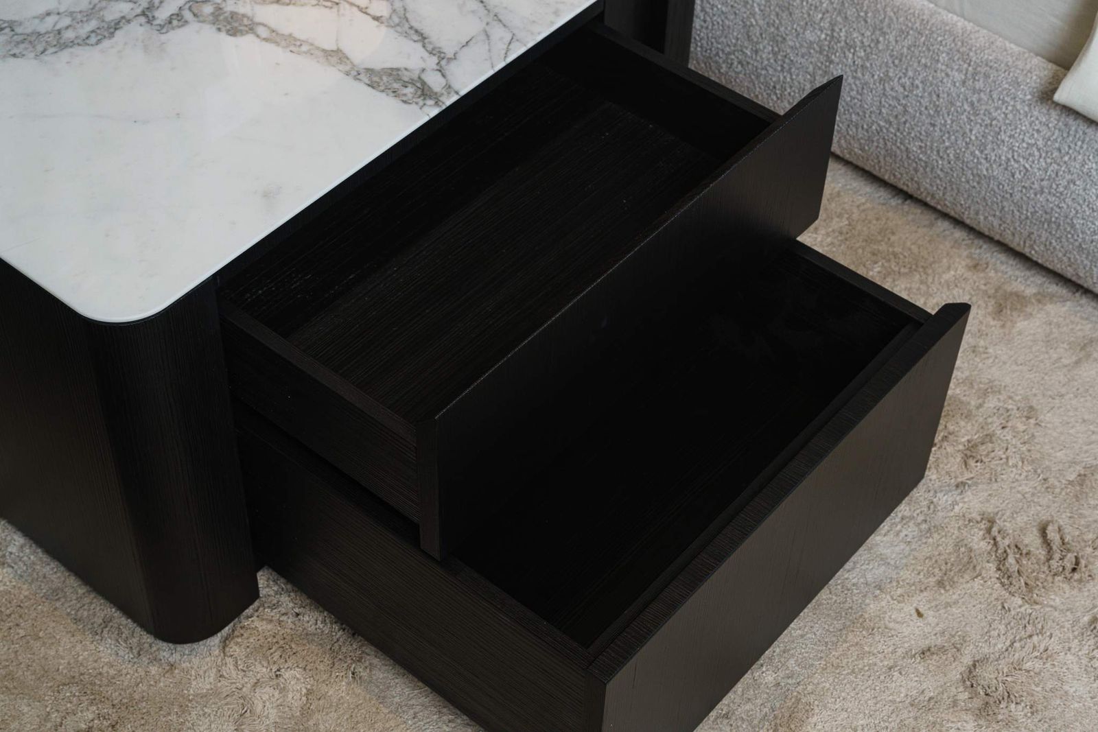 Minotti Прикроватная тумбочка Lou SX от Minotti — в интерьере