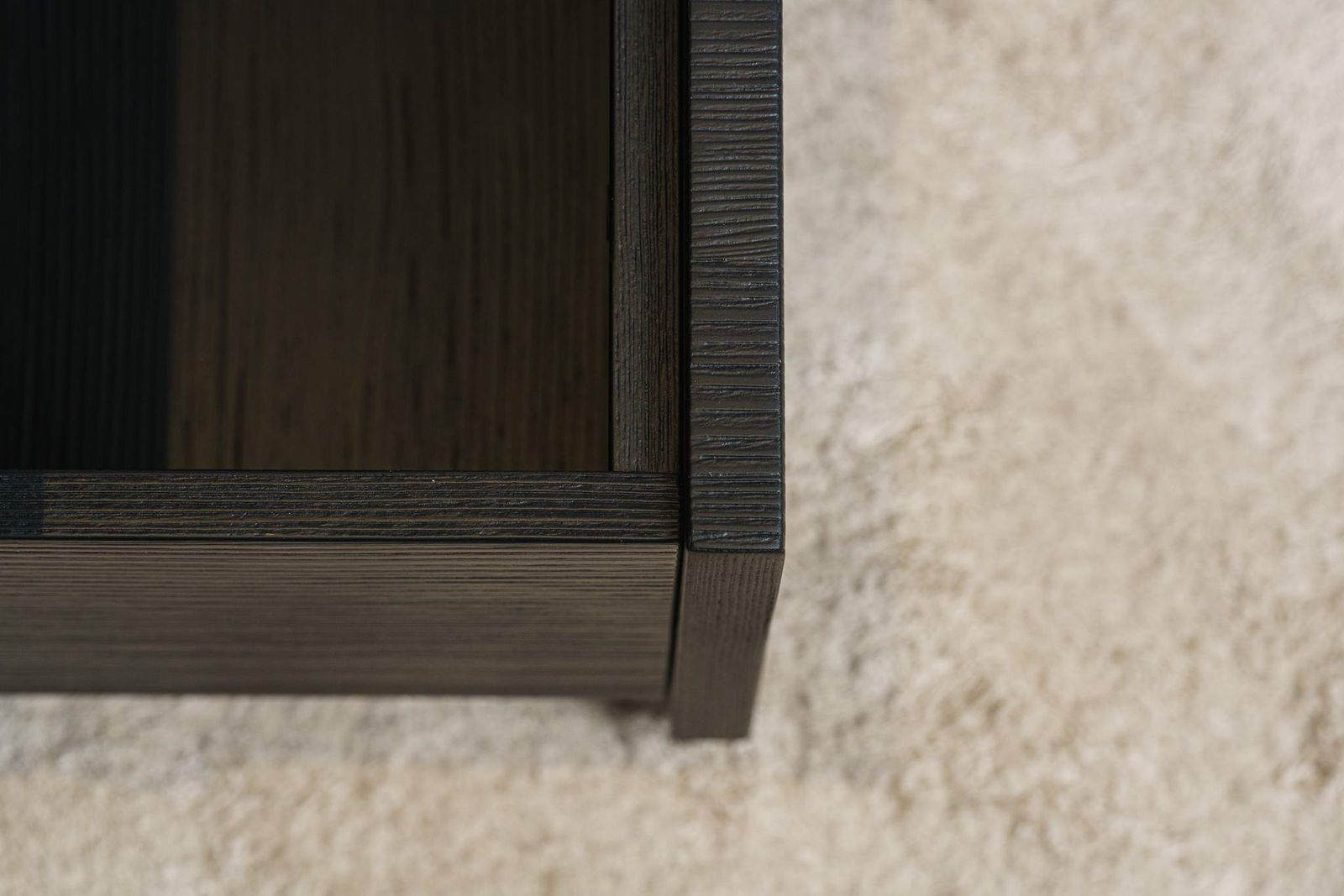 Minotti Прикроватная тумбочка Lou SX от Minotti — в интерьере