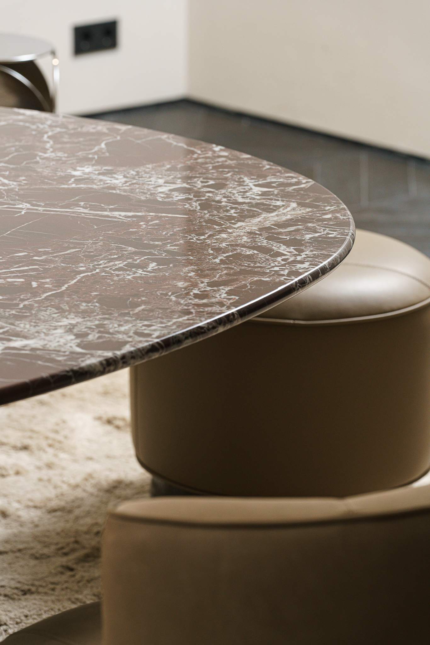 Minotti Столик Lounge h65 см Rayan от Minotti — в интерьере