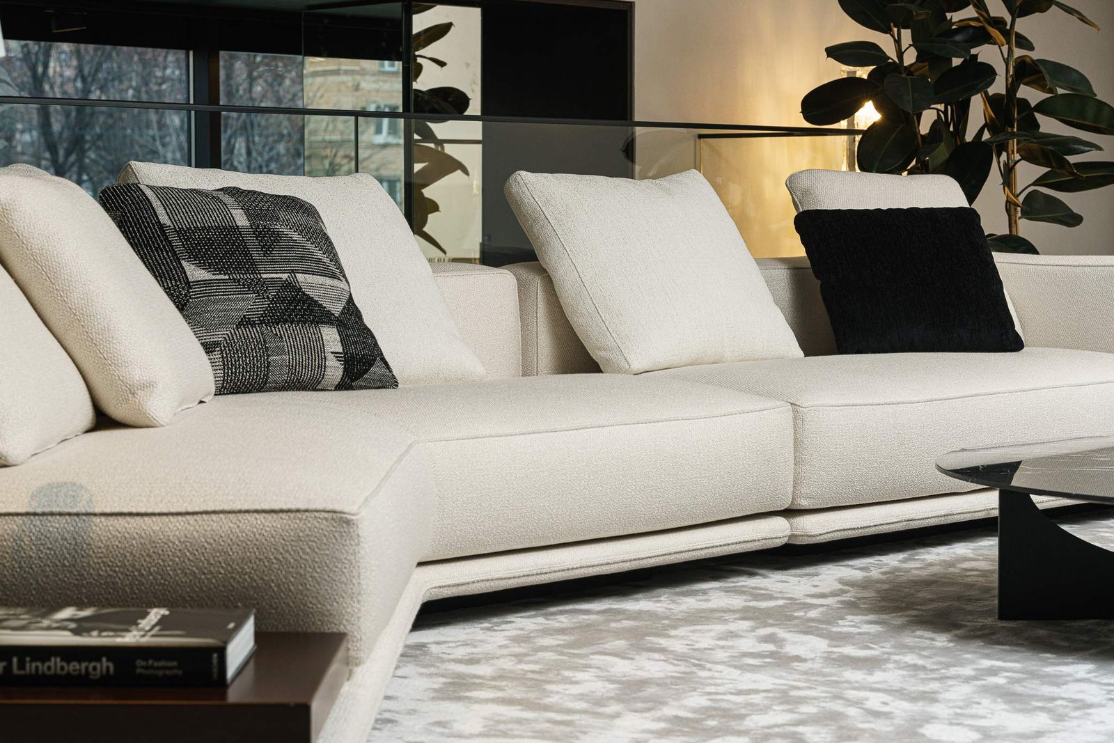 Minotti Диван двухмодульный Horizonte Tibet Naturale от Minotti — в интерьере