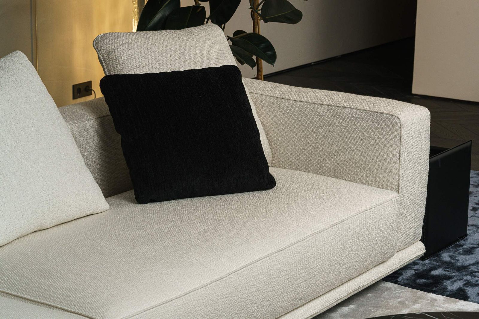 Minotti Диван двухмодульный Horizonte Tibet Naturale от Minotti — в интерьере