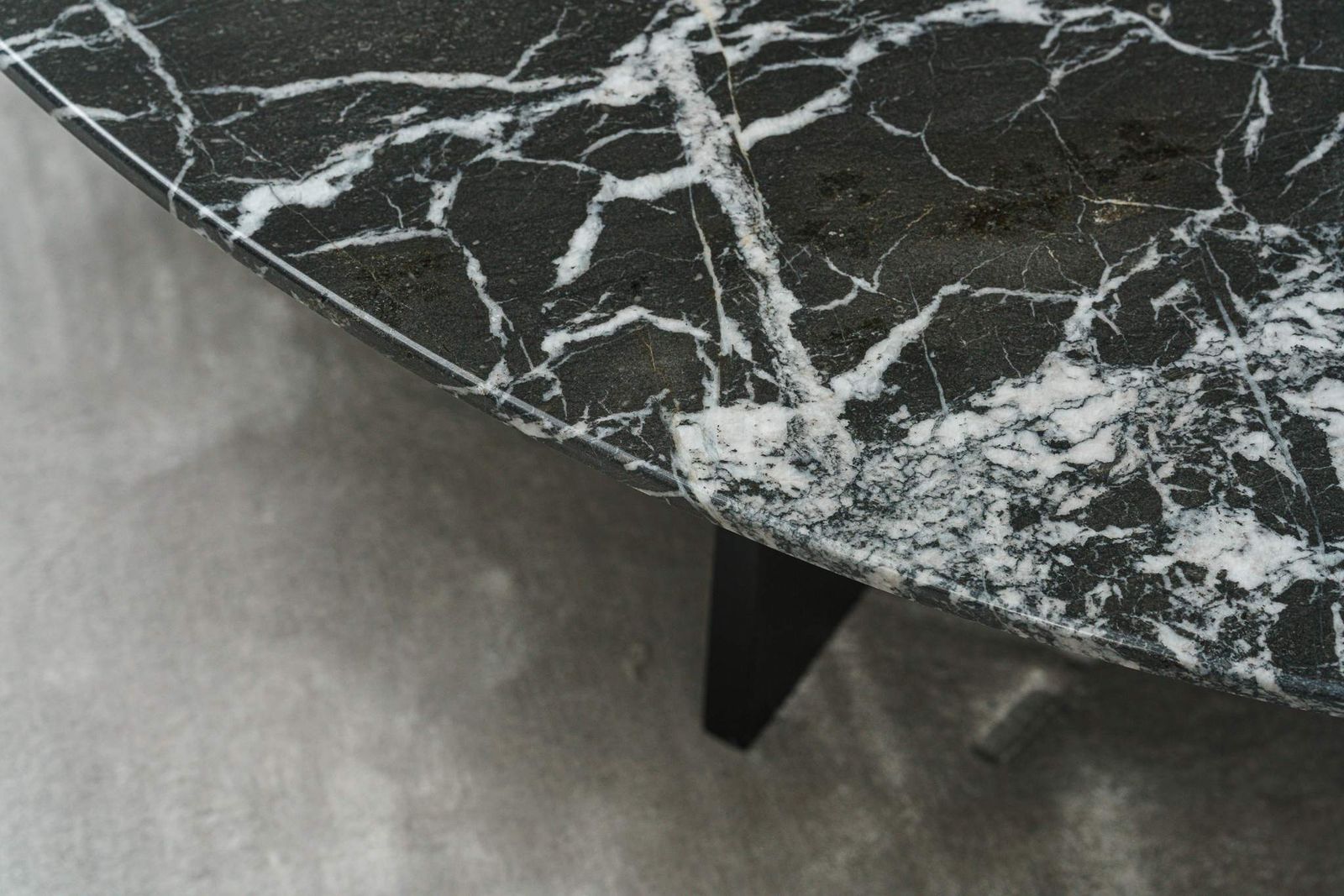 Minotti Журнальный столик Lido Round Black White marble от Minotti — в интерьере
